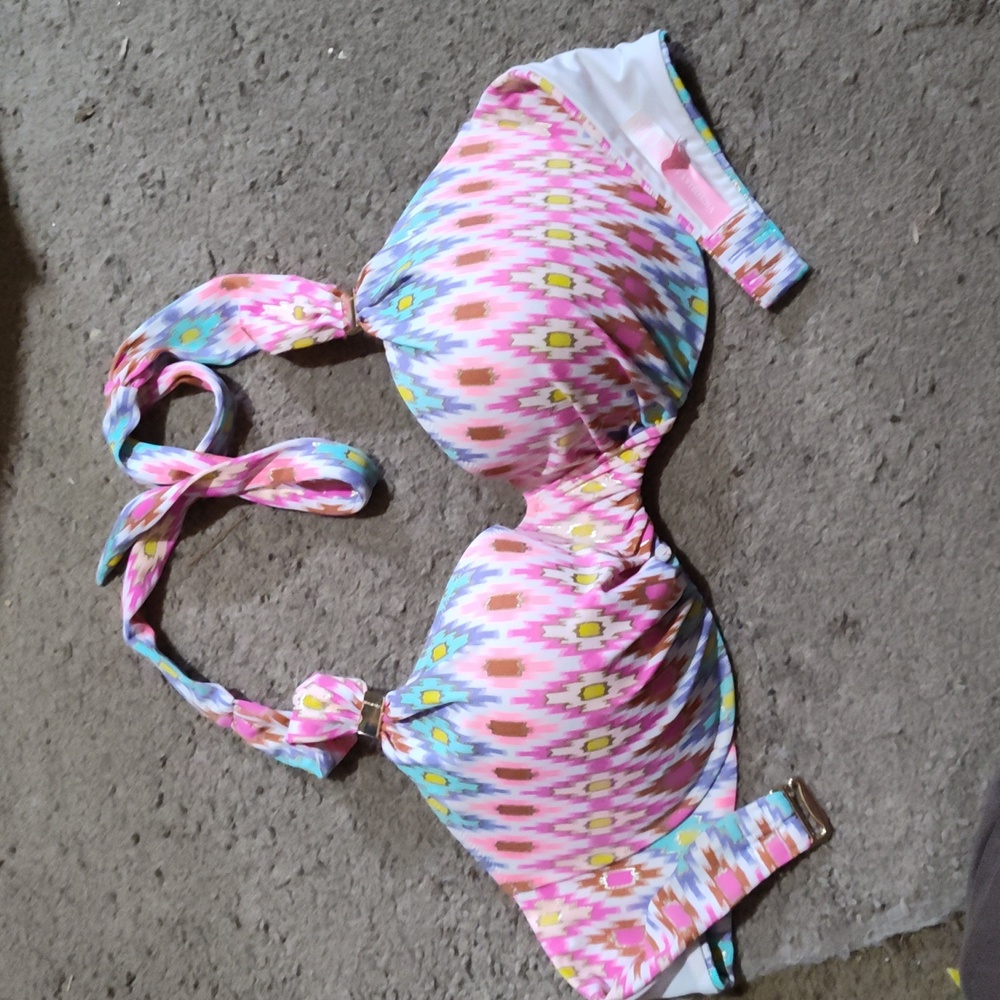 34D Victoria's Secret bathing suit top